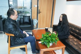 牛盾网络CEO高春龙接受《杭州日报》记者采访